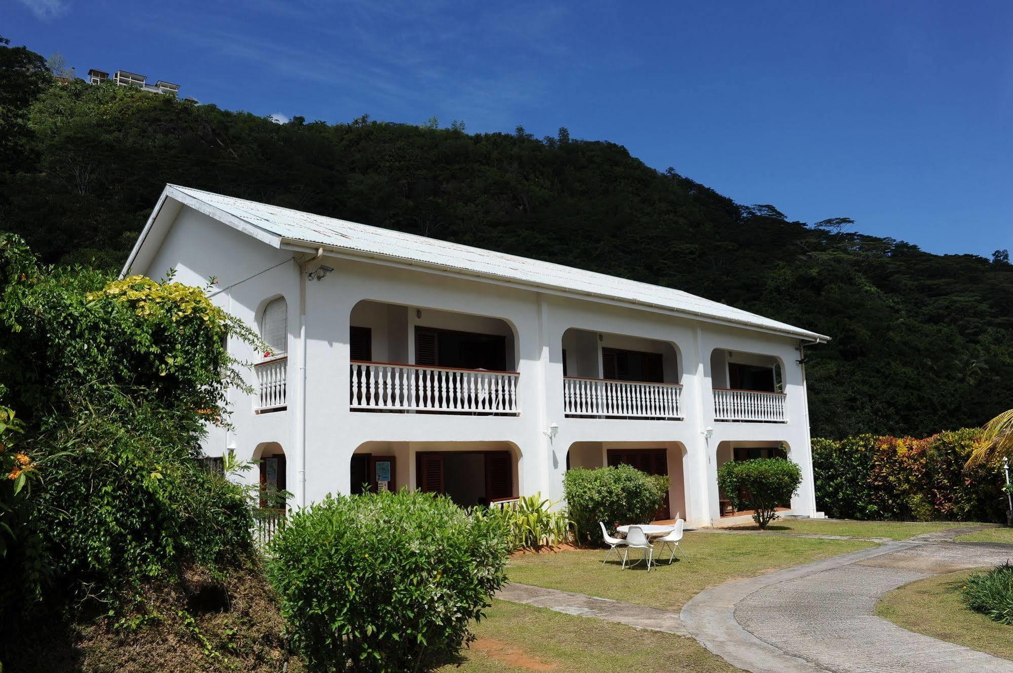 La Residence Villas & Studios Anse Royale Exterior photo