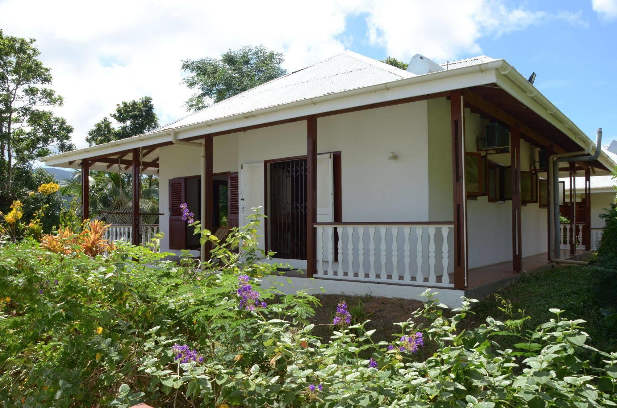 La Residence Villas & Studios Anse Royale Exterior photo